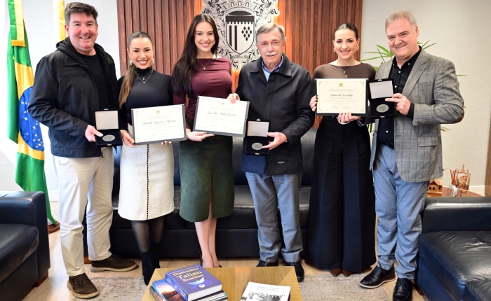 Rainha e Princesas da Festa da Uva 2024 são agraciadas com a Medalha Monumento Nacional ao Imigrante